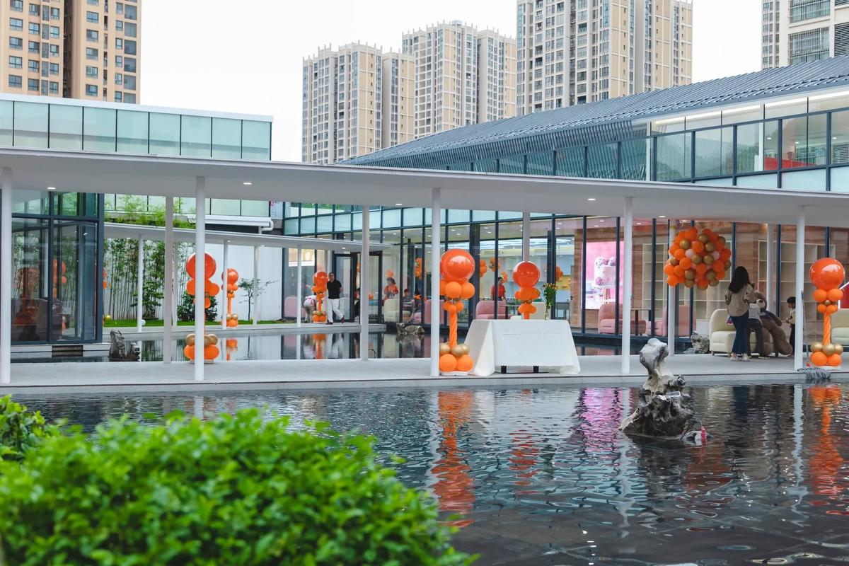 嘉利华观光工厂 一条长廊，多重休闲视角